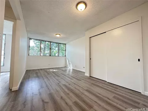 1415 Middle St #205, Honolulu, HI 96819