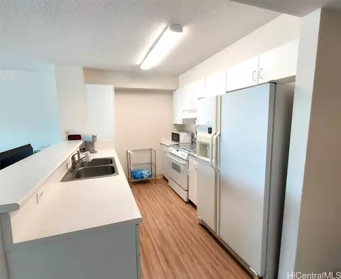 1448 Young St #1206, Honolulu, HI 96814