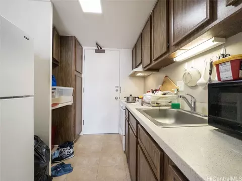 1419 Dominis St #507, Honolulu, HI 96822