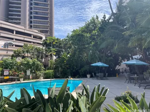 425 Ena Rd #B/PH8, Honolulu, HI 96815