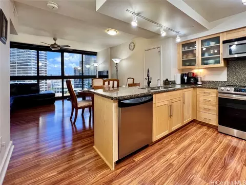 600 Queen St #1407, Honolulu, HI 96813