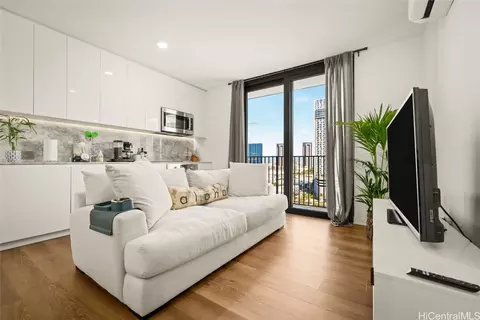 987 Queen St #1403, Honolulu, HI 96814