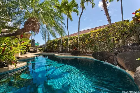 1015 Laukupu Way, Honolulu, HI 96825
