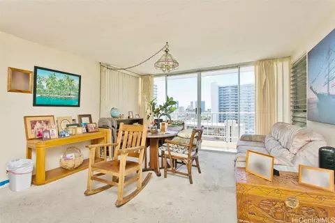 1130 Wilder Ave #901, Honolulu, HI 96822