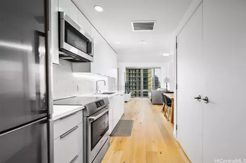 1001 Queen St #1609, Honolulu, HI 96814