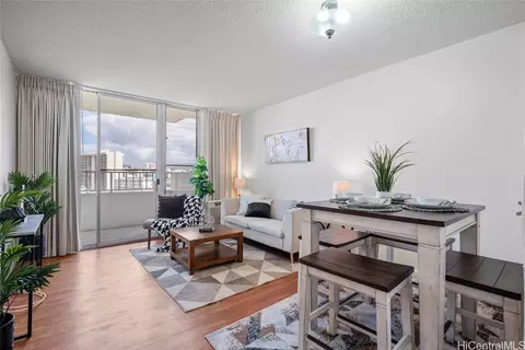 796 Isenberg St #8D, Honolulu, HI 96826