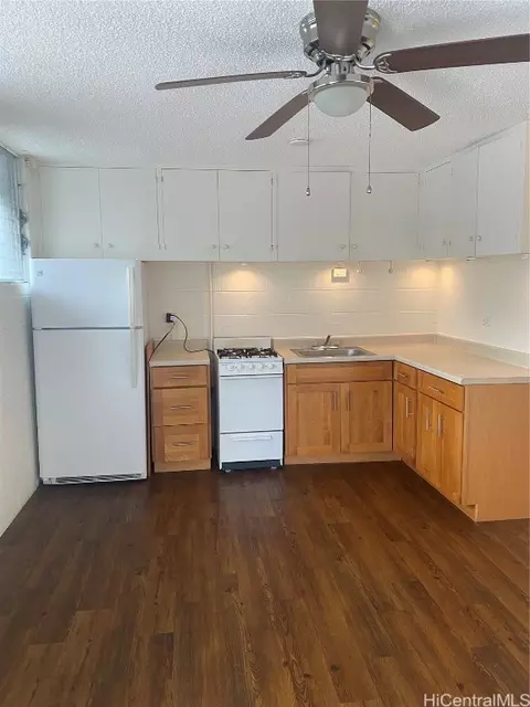 1533 Nehoa St #3, Honolulu, HI 96822