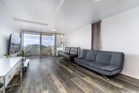 1015 Ala Napunani St #501, Honolulu, HI 96818