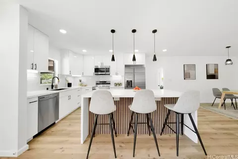 523 Kekupua St, Honolulu, HI 96825