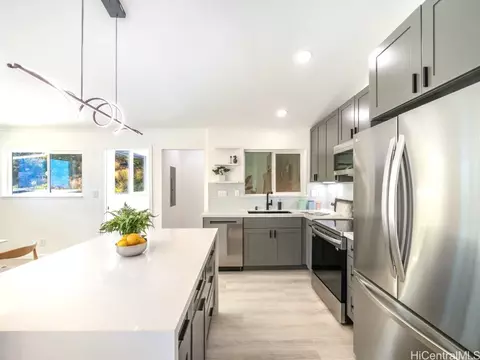 1741 Hakuaina Pl, Honolulu, HI 96819