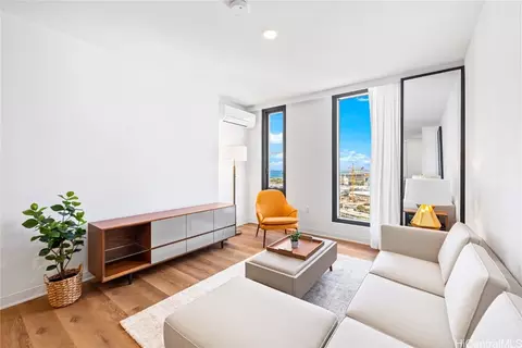 987 Queen St #2113, Honolulu, HI 96814
