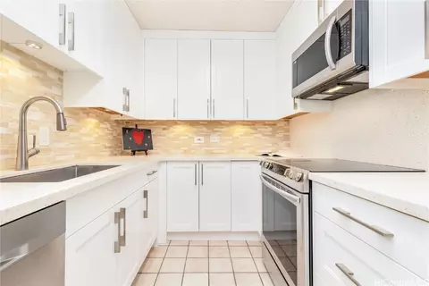 905 Spencer St #703, Honolulu, HI 96822