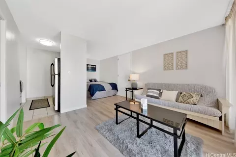 1201 Wilder Ave #805, Honolulu, HI 96822