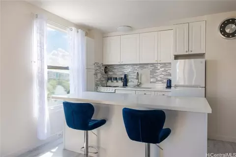 445 Kaiolu St #1010, Honolulu, HI 96815