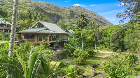 2558 Makaulii Pl, Honolulu, HI 96816