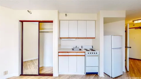 300 Wai Nani Way #1005, Honolulu, HI 96815