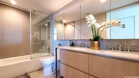 1000 Auahi St #1113, Honolulu, HI 96814