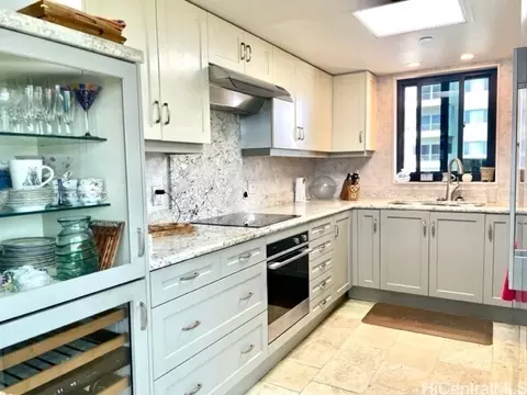 1015 Wilder Ave #1001, Honolulu, HI 96822