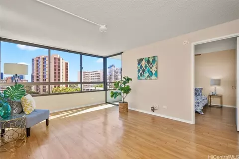 1054 Green St #401, Honolulu, HI 96822