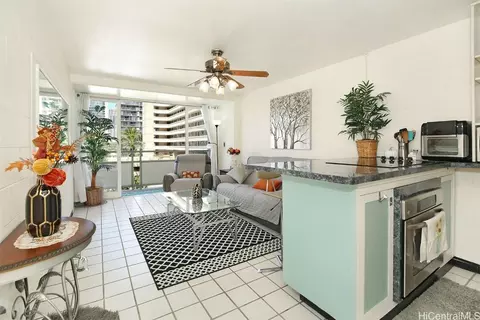 445 Kaiolu St #607, Honolulu, HI 96815
