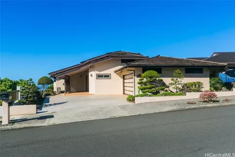 98-672 Papalealii St, Aiea, HI 96701