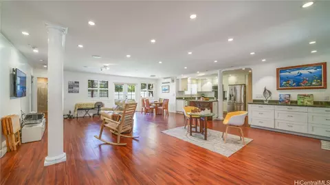 1116 Pueo St, Honolulu, HI 96816