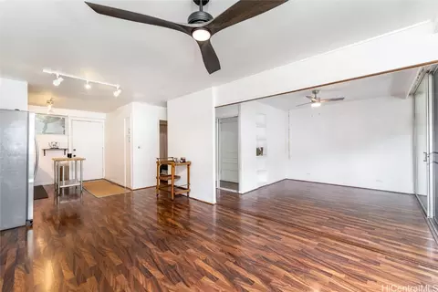 1423 Emerson St #204, Honolulu, HI 96813