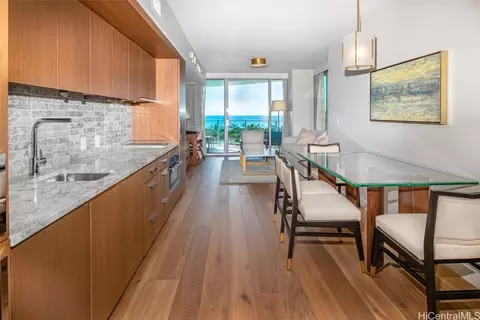 2139 Kuhio Ave #D1701, Honolulu, HI 96815