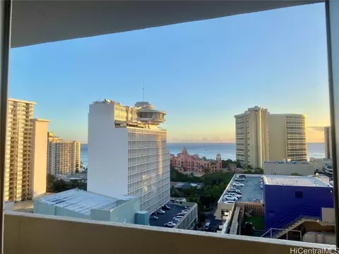 364 Seaside Ave #1811, Honolulu, HI 96815