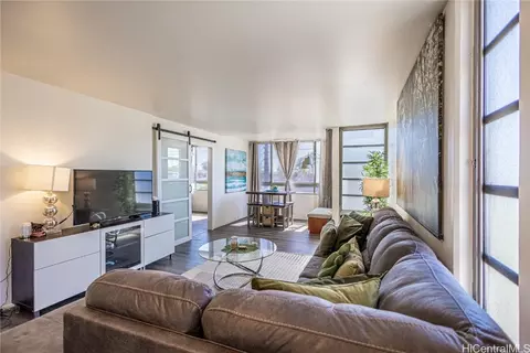 1015 Ala Napunani St #201, Honolulu, HI 96818