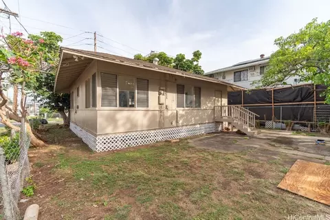 1751 Algaroba St, Honolulu, HI 96826