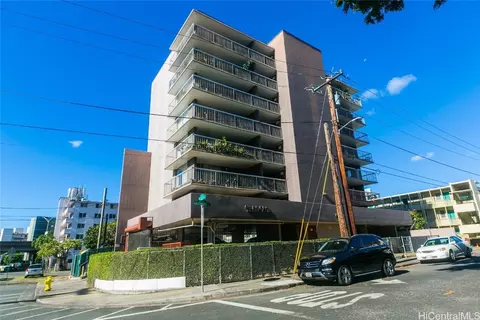 1155 Hassinger St #402, Honolulu, HI 96822