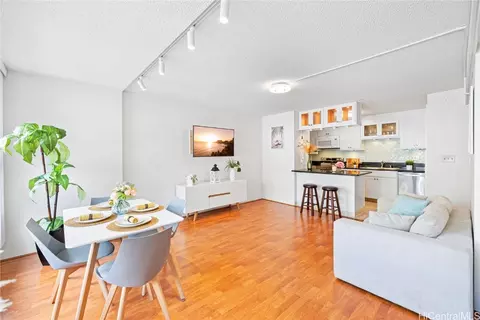 1621 Dole Sts #102, Honolulu, HI 96822