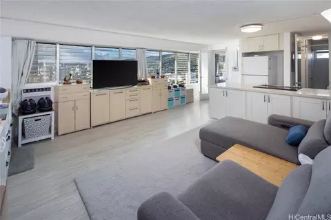 2525 Date St #2405, Honolulu, HI 96826