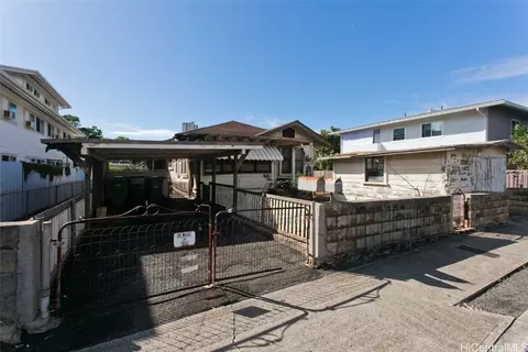 3403 Kanaina Ave, Honolulu, HI 96815