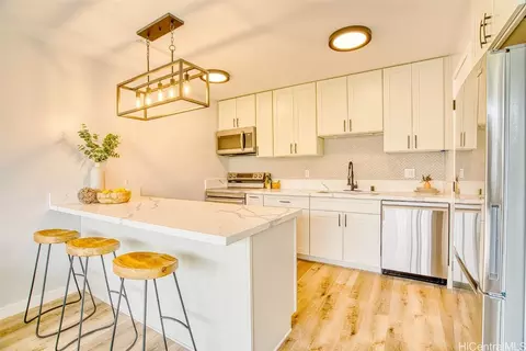 1687 Pensacola St #706, Honolulu, HI 96822