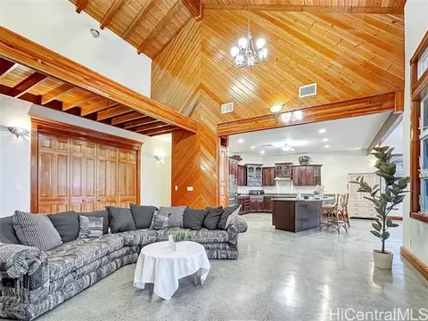 84-1060 Maunaolu St, Waianae, HI 96792