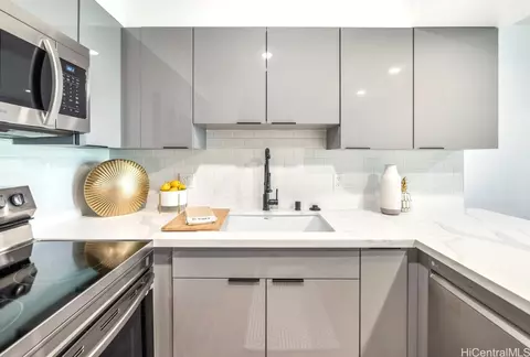 3138 Waialae Ave #411, Honolulu, HI 96816