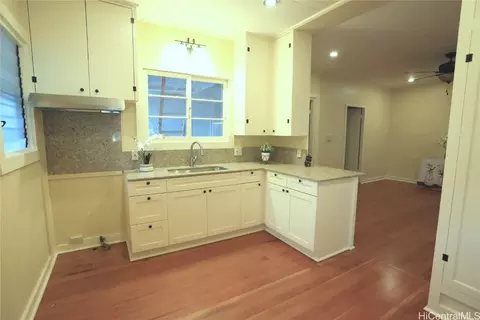 2808 Nihi St, Honolulu, HI 96819