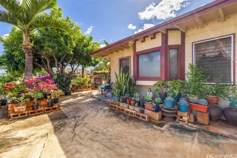94-404 Kipou St, Waipahu, HI 96797
