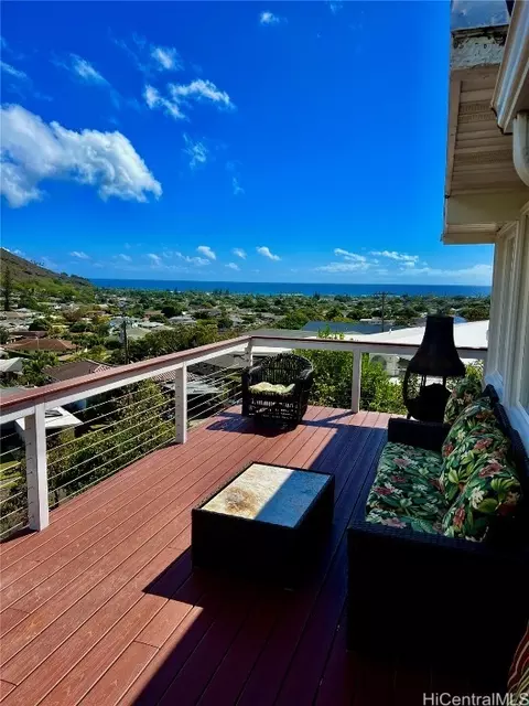 735 Ahuwale St, Honolulu, HI 96821