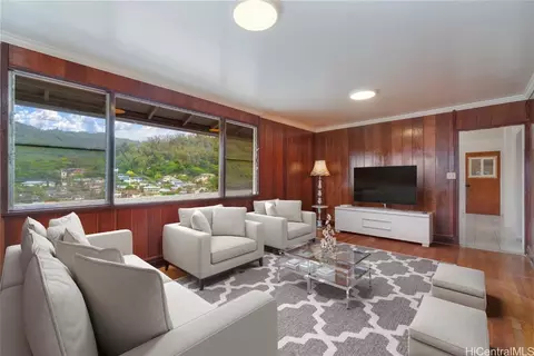 1560 Violet St, Honolulu, HI 96819