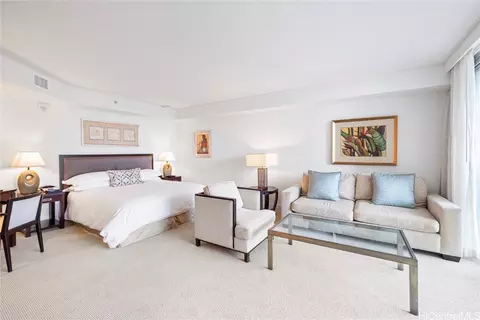 223 Saratoga Rd #1712, Honolulu, HI 96815