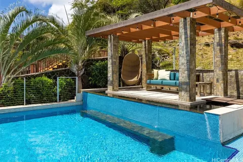 1090 Kahului St, Honolulu, HI 96825