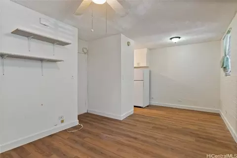 1120 Hassinger St #202, Honolulu, HI 96822
