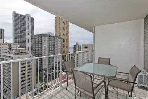 2427 Kuhio Ave #1407, Honolulu, HI 96815