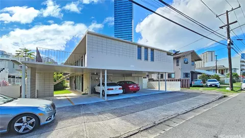 1749 Fern St, Honolulu, HI 96826