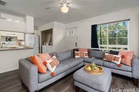 493 Mananai Pl #31T, Honolulu, HI 96818