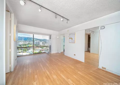 1750 Kalakaua Ave #1110, Honolulu, HI 96826