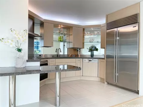 88 Piikoi St #811, Honolulu, HI 96814